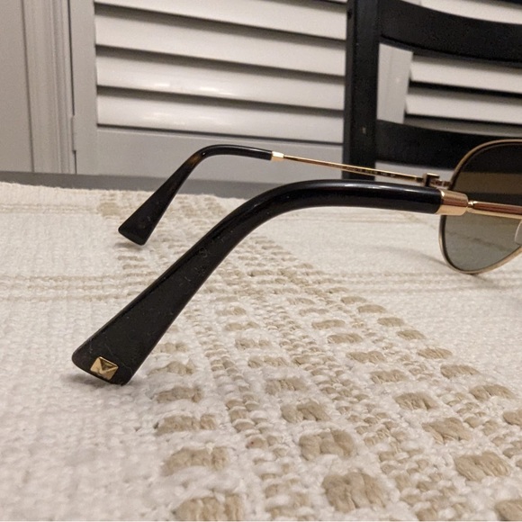 Valentino Sunglasses Polarized - Picture 7 of 10